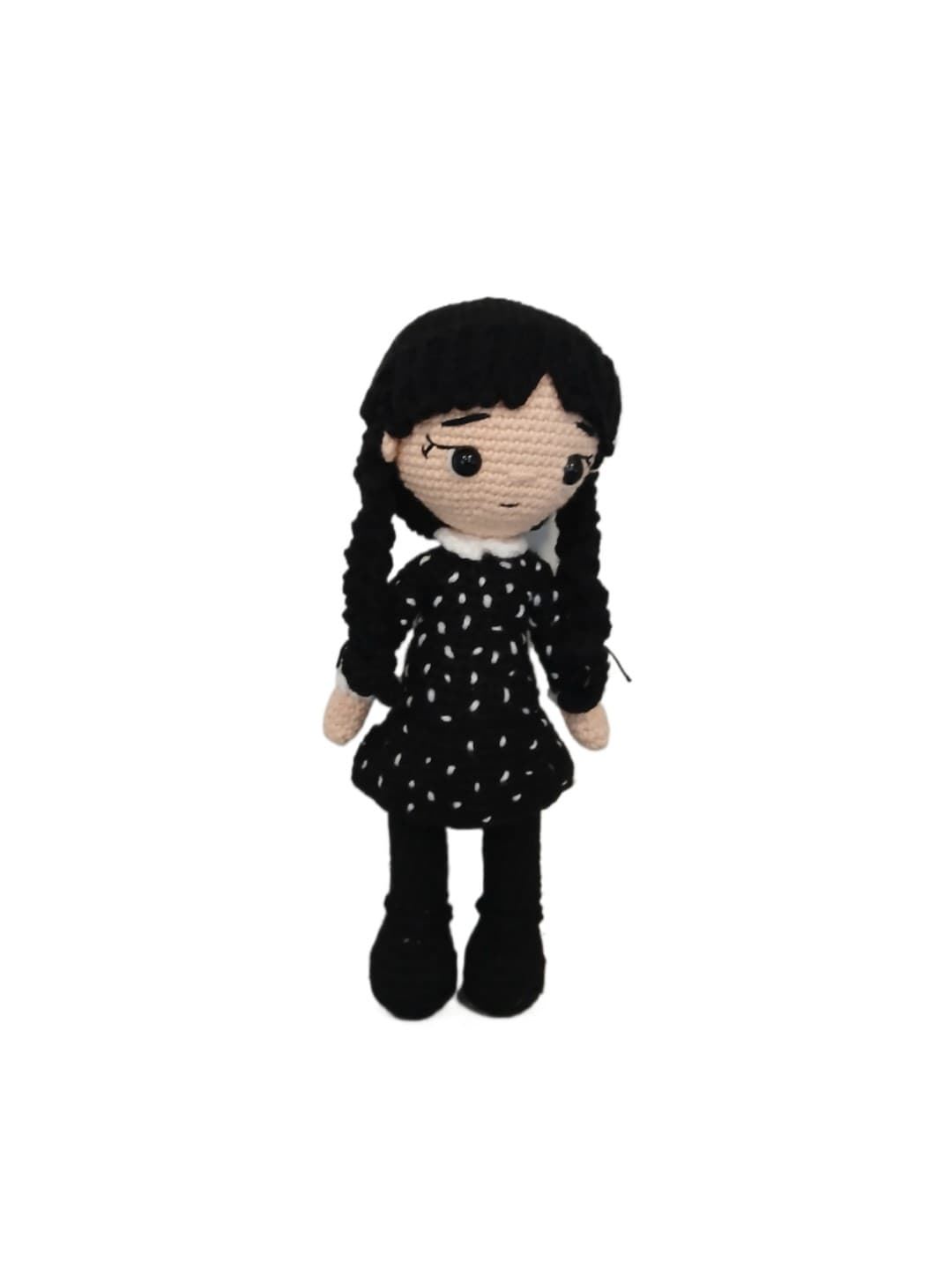 Peluche muñeca miercoles hecho a mano a ganchillo (amigurumi). - Imagen 3