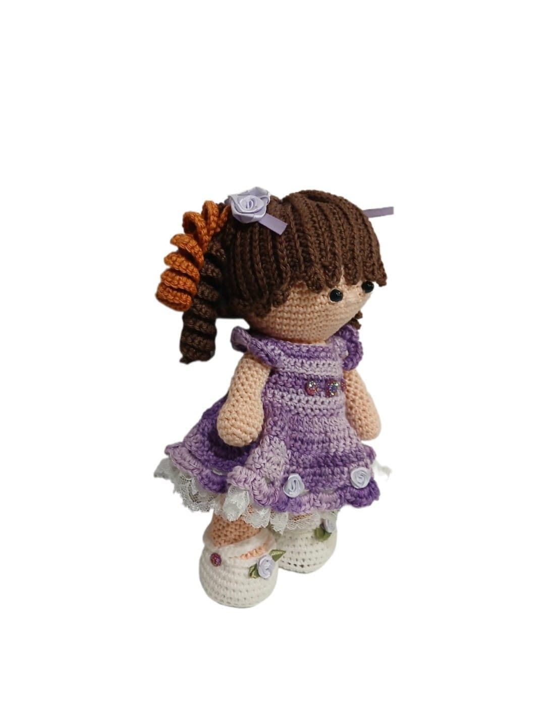 Peluche muñeca Noa hecha a mano a ganchillo (amigurumi). - Imagen 3