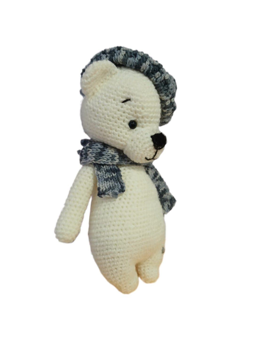Peluche oso friolero con gorro y bufanda hecho a mano a ganchillo (amigurumi). - Imagen 3