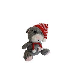 Peluche oso gris con cicatrices navidad navideñohecho a mano a ganchillo (amigurumi). - Imagen 2