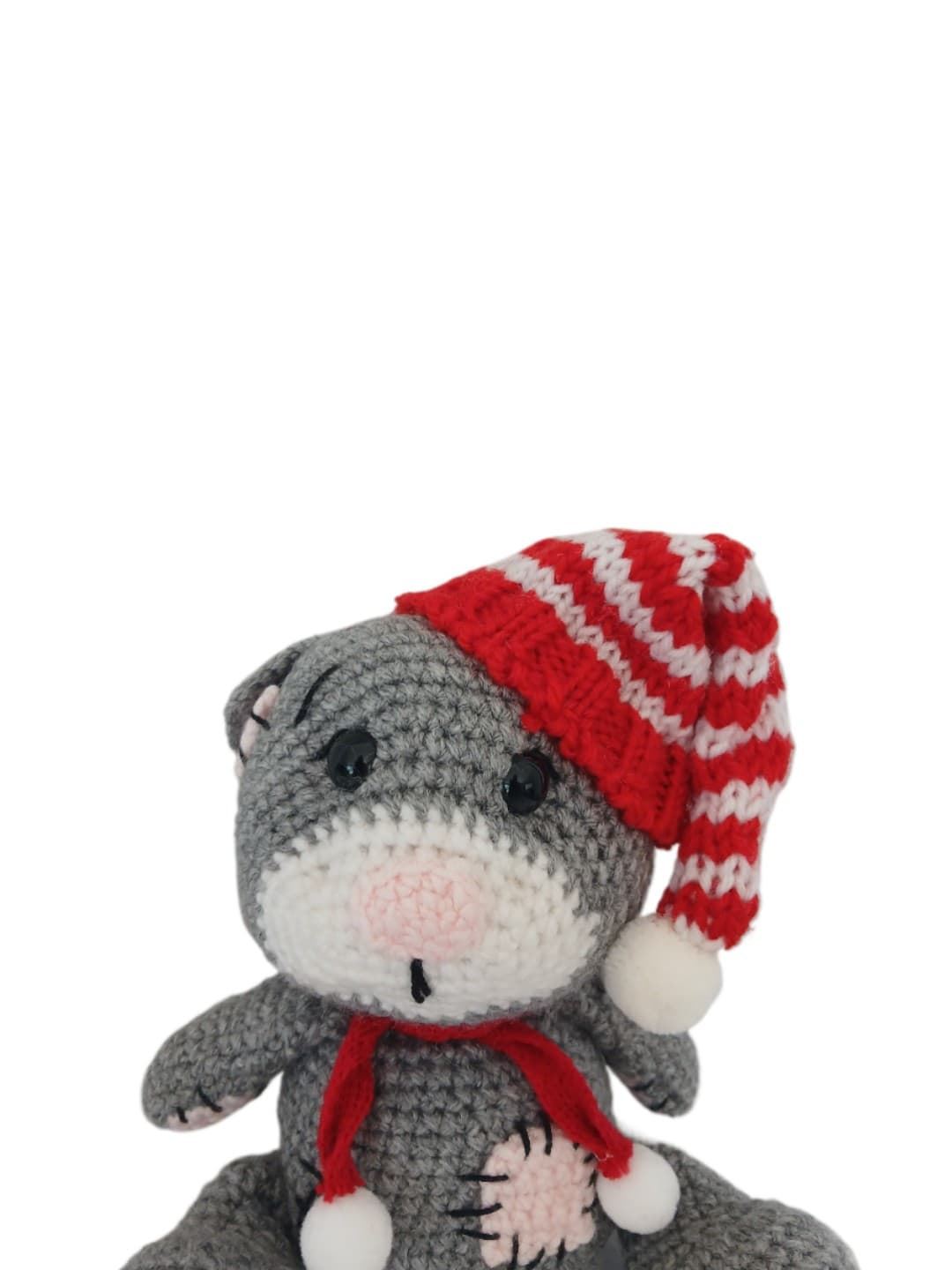 Peluche oso gris con cicatrices navidad navideñohecho a mano a ganchillo (amigurumi). - Imagen 4