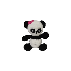 Peluche oso panda con flor fucsia hecho a mano a ganchillo (amigurumi). - Imagen 1
