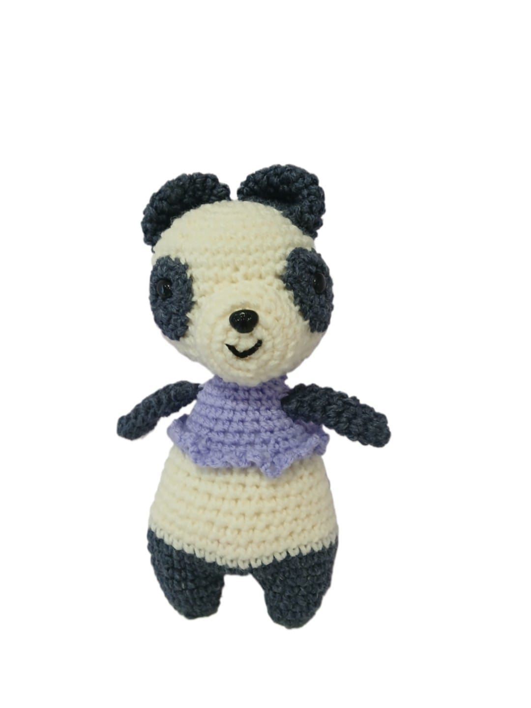 Peluche oso panda con vestido lila hecho a mano a ganchillo (amigurumi). - Imagen 1