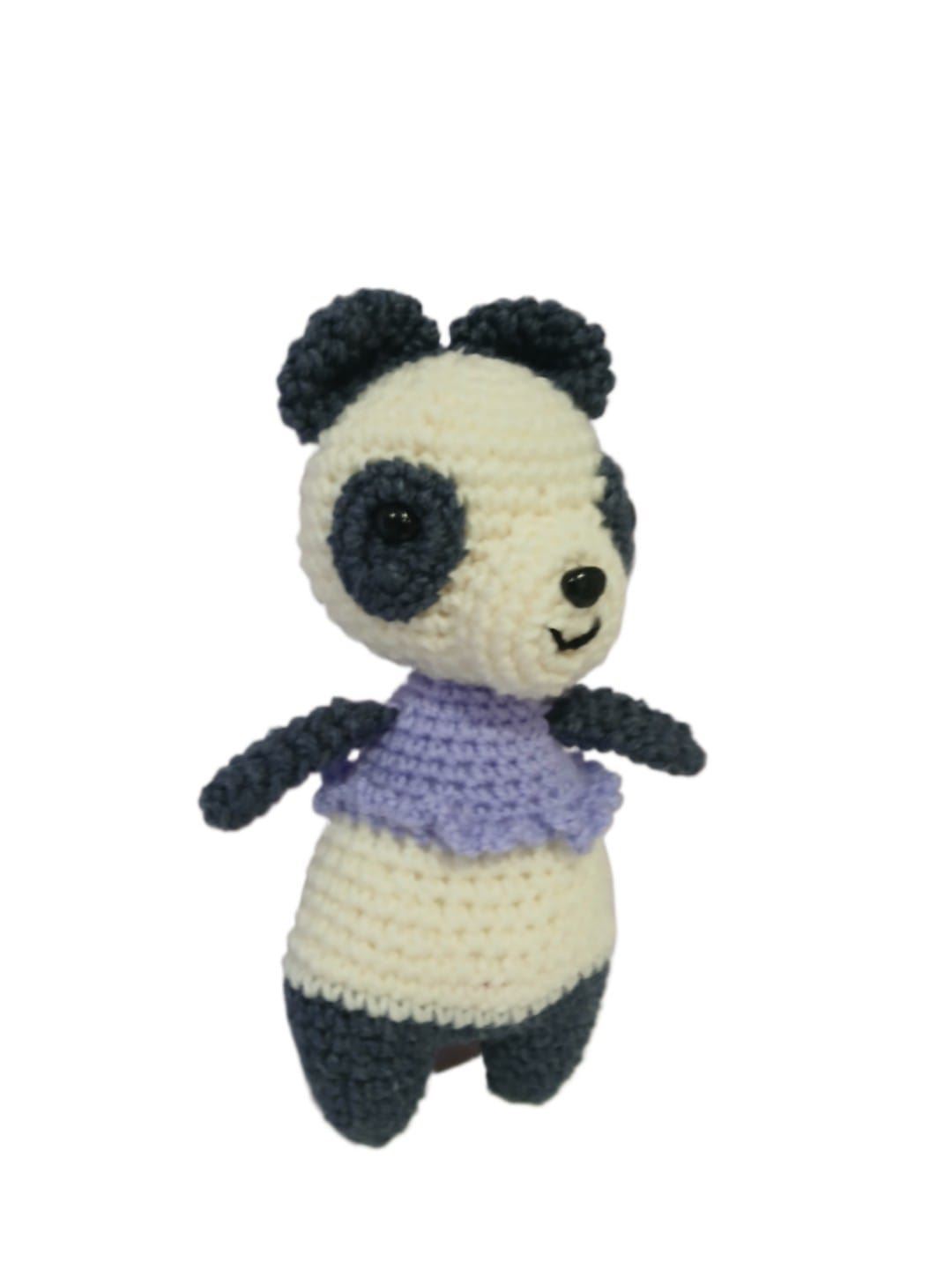 Peluche oso panda con vestido lila hecho a mano a ganchillo (amigurumi). - Imagen 3