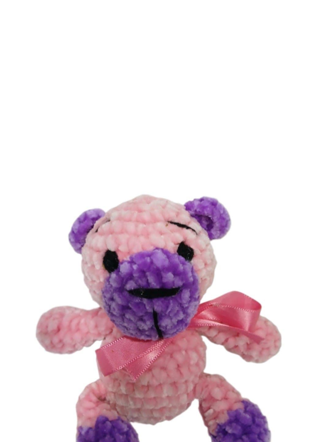 Peluche oso rosa y lila en lana chenille hecha mano a ganchillo (amigurumi). - Imagen 4
