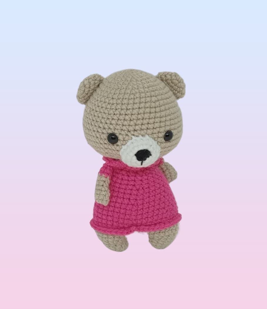 Peluche oso vestido fucsia amigurumi - Imagen 1