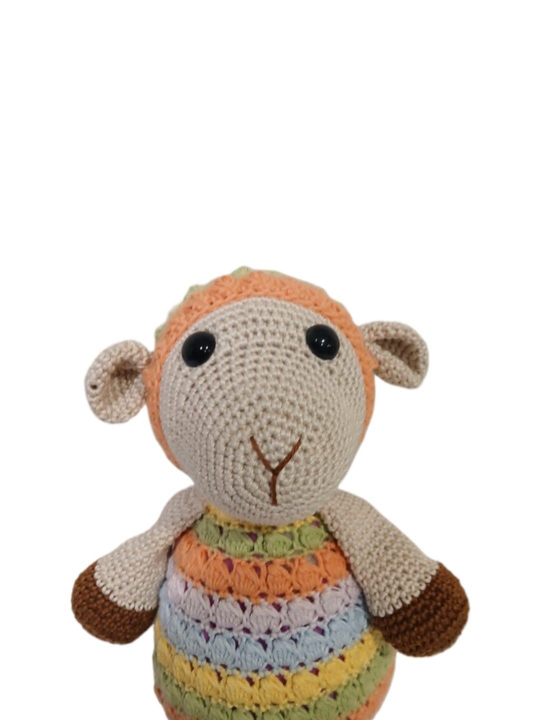 Peluche oveja de colores hecha a mano a ganchillo (amigurumi). - Imagen 1