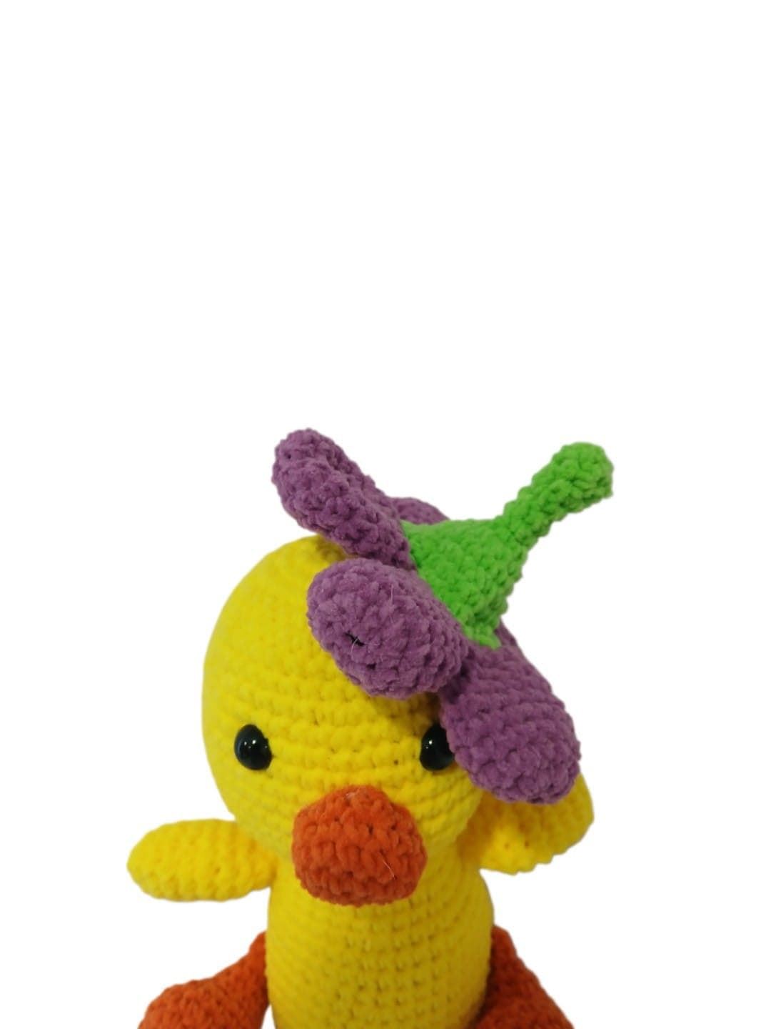Peluche pato con flor lana chenille hecho a mano a ganchillo (amigurumi). - Imagen 3