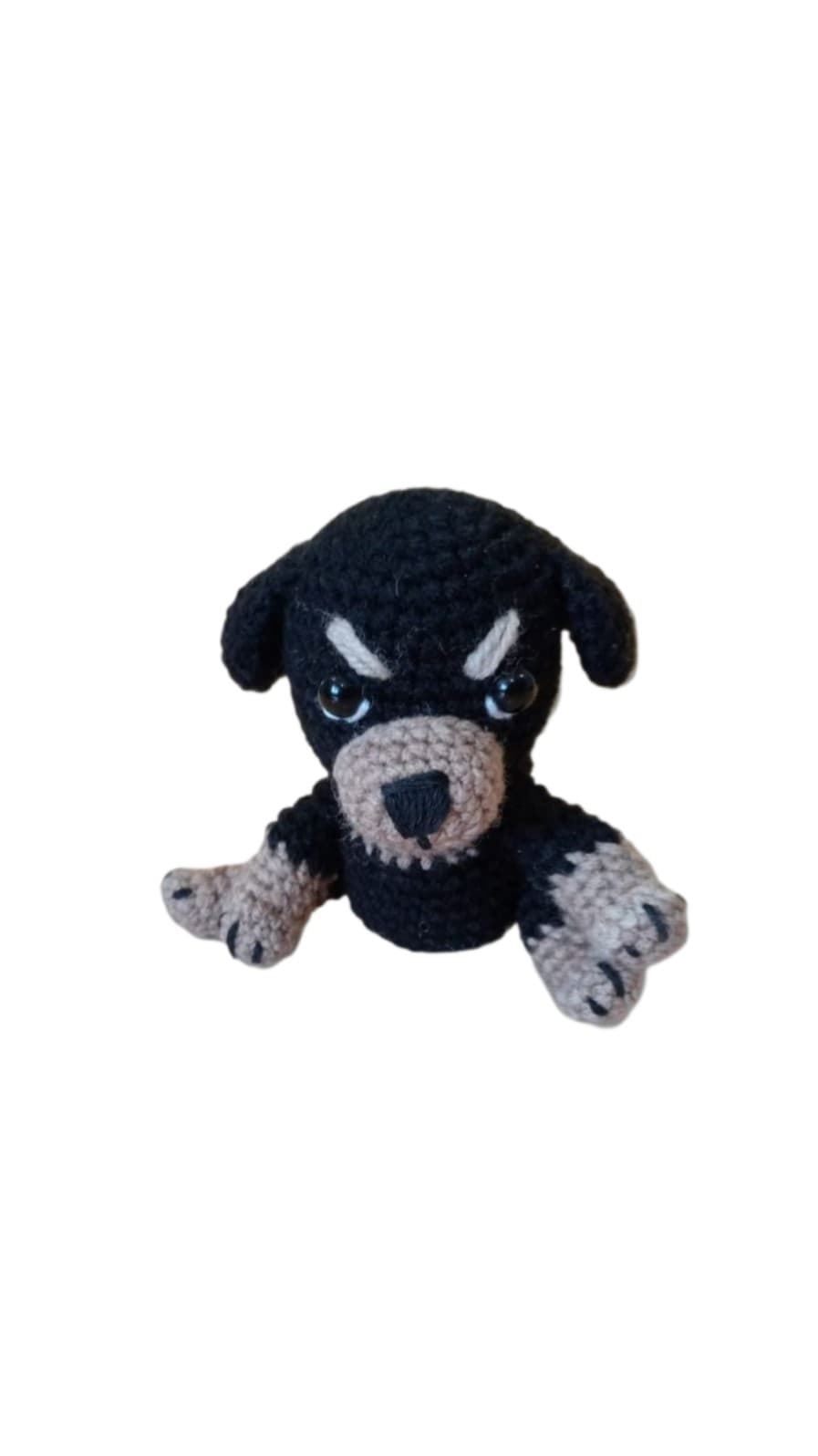 Peluche perro rotwailer hecha a mano a ganchillo (amigurumi). - Imagen 1