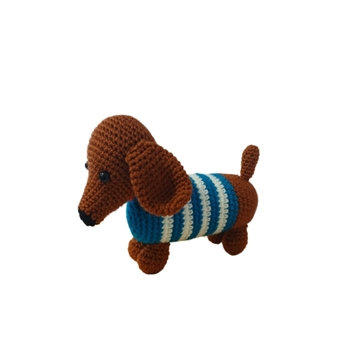 Peluche perro salchicha con jersey azul hecho a mano a ganchillo (amigurumi). - Imagen 2
