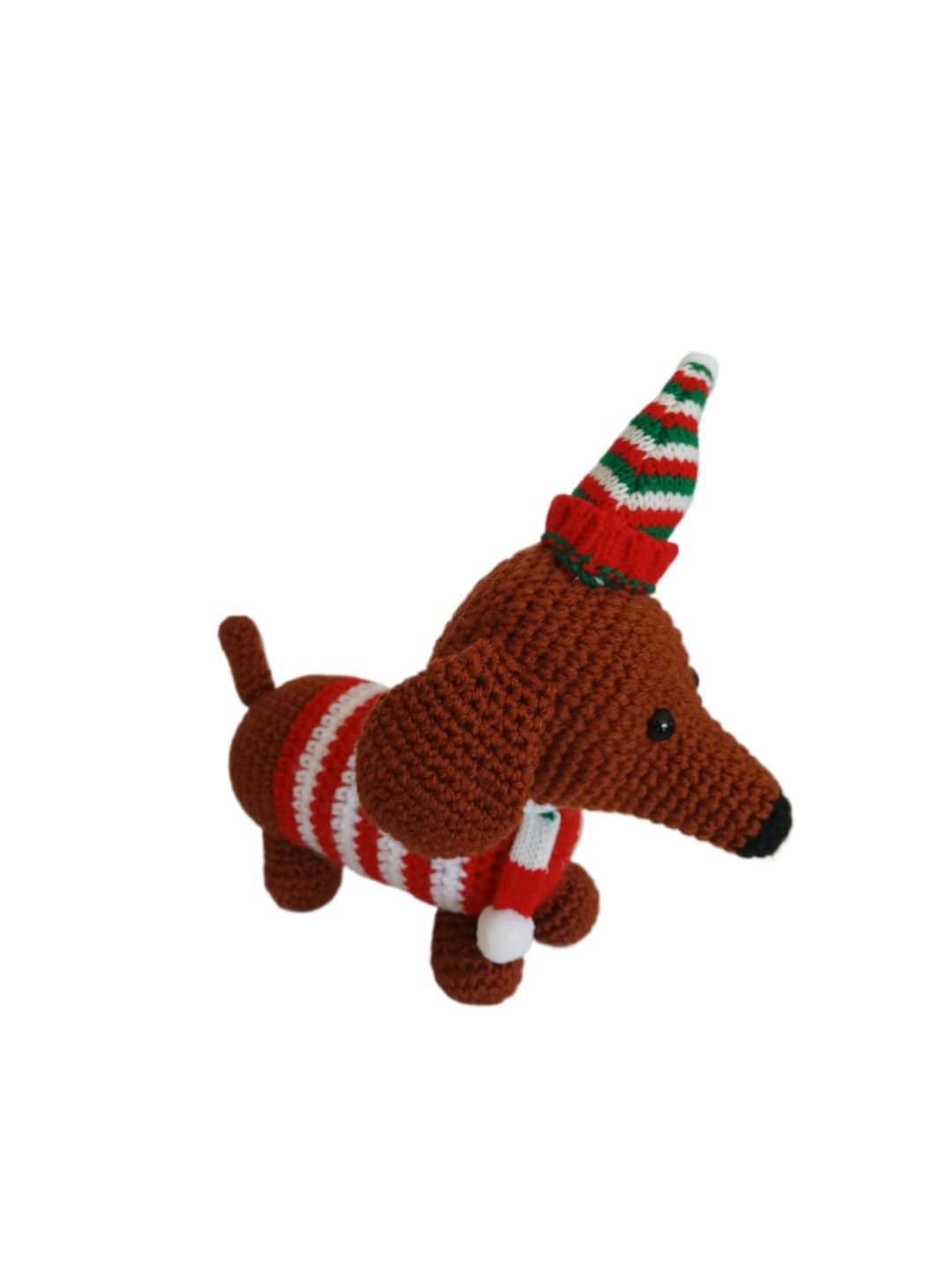 Peluche perro salchicha con jersey rojo navidad navideño hecho a mano a ganchillo (amigurumi). - Imagen 2