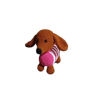 Peluche perro salchicha con jersey rosa hecho a mano a ganchillo (amigurumi). - Imagen 1