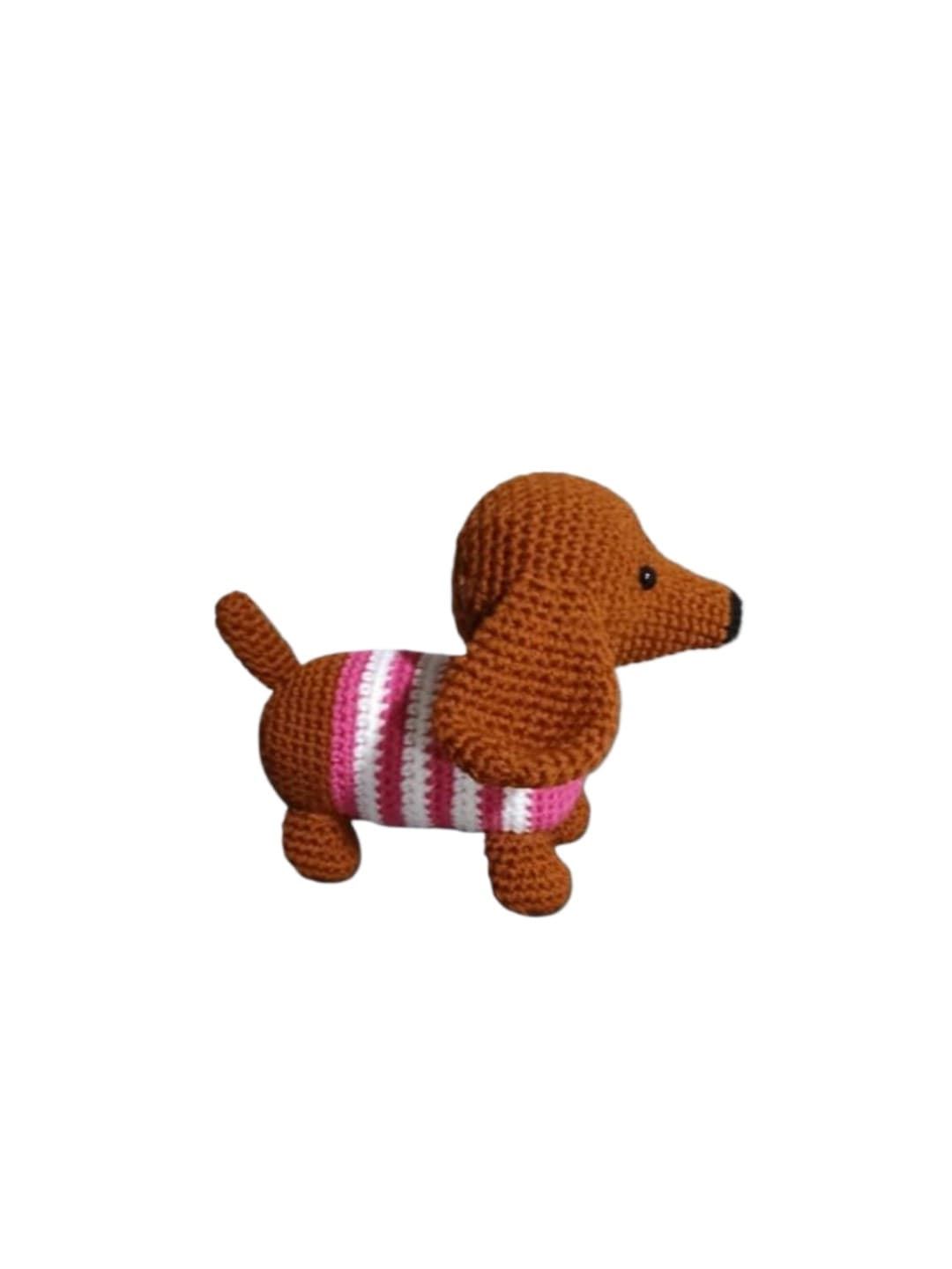Peluche perro salchicha con jersey rosa hecho a mano a ganchillo (amigurumi). - Imagen 2