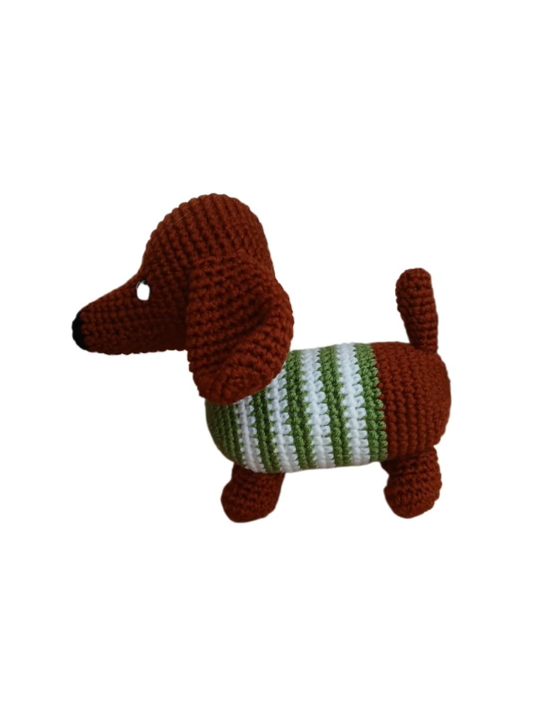 Peluche perro salchicha con jersey verde hecho a mano a ganchillo (amigurumi). - Imagen 3