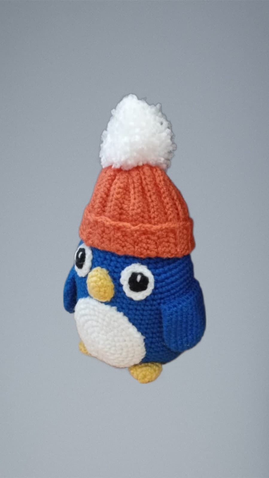 Peluche pingüino con gorro - Imagen 2