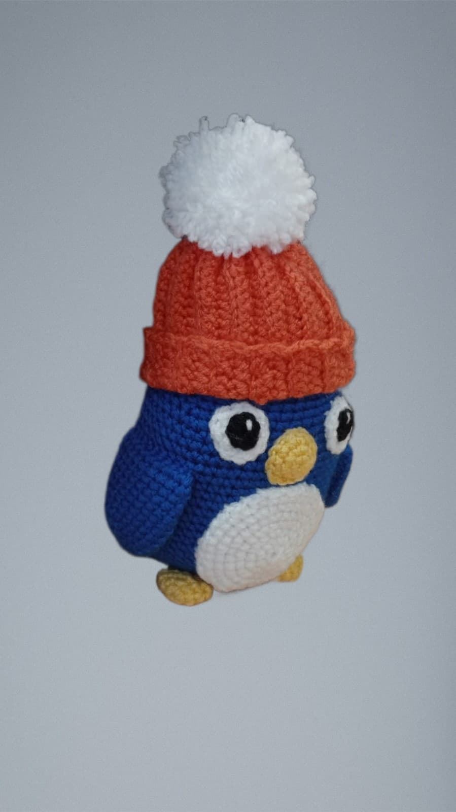 Peluche pingüino con gorro - Imagen 3