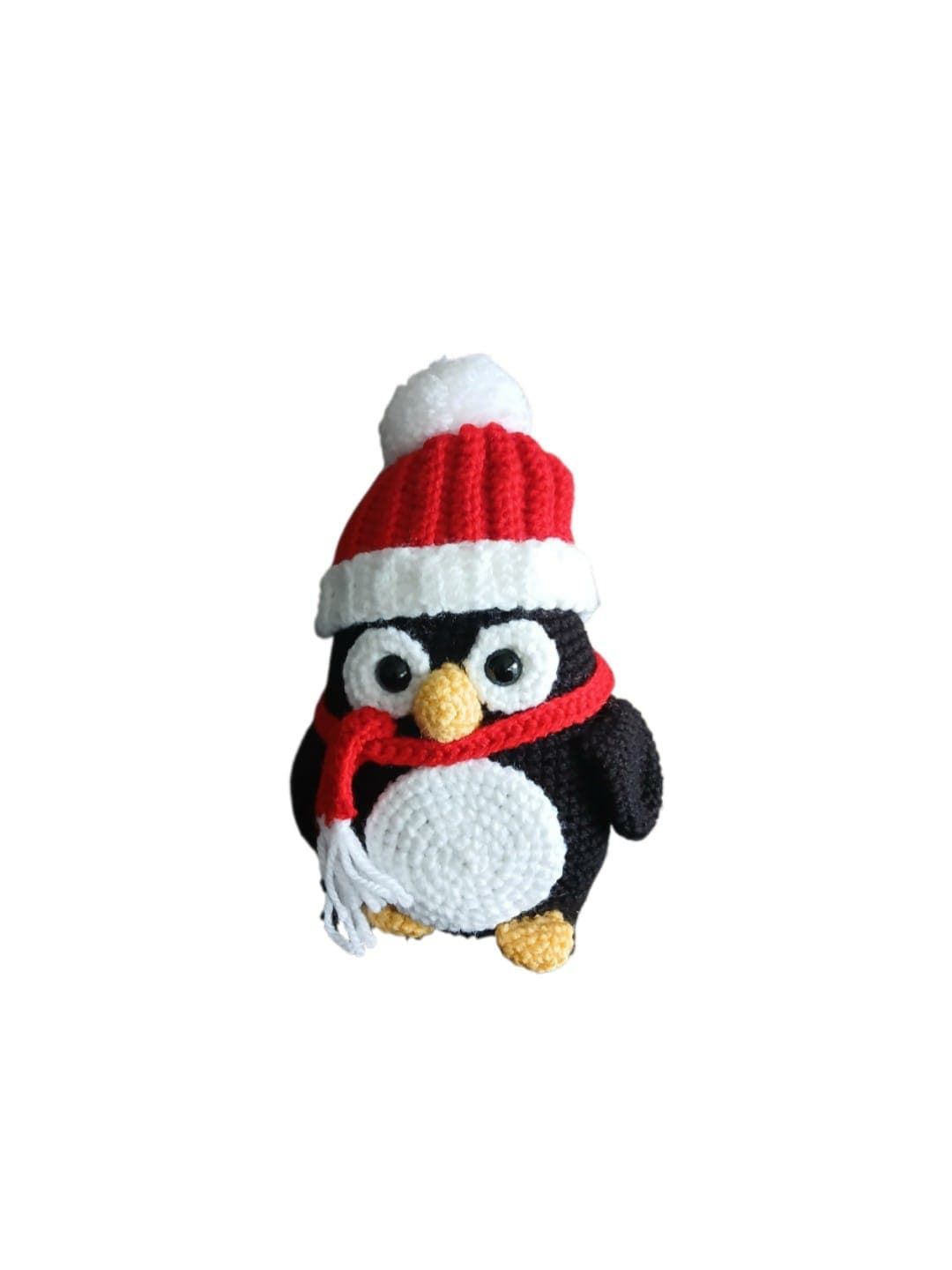 Peluche pingüino navideño hecho a mano a ganchillo (amigurumi). - Imagen 1