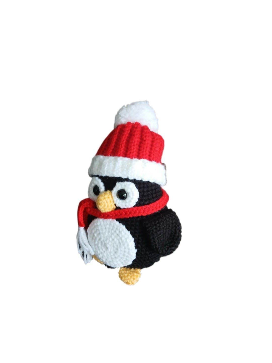Peluche pingüino navideño hecho a mano a ganchillo (amigurumi). - Imagen 3