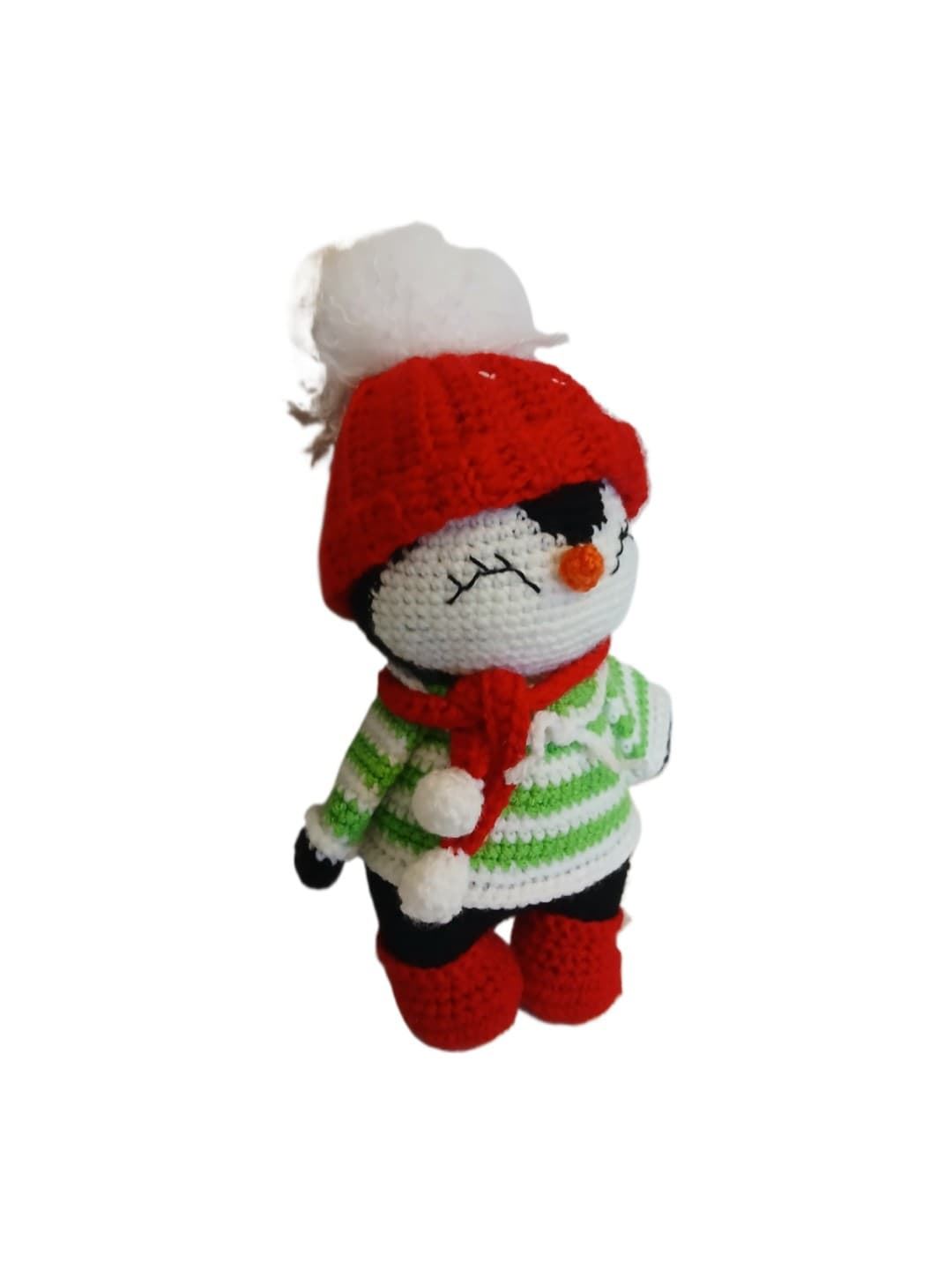 Peluche pingüino navideño hecho a mano a ganchillo (amigurumi). - Imagen 2