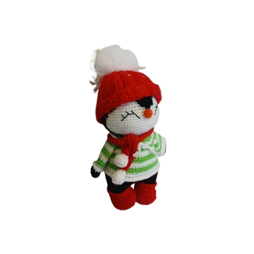 Peluche pingüino navideño hecho a mano a ganchillo (amigurumi). - Imagen 2