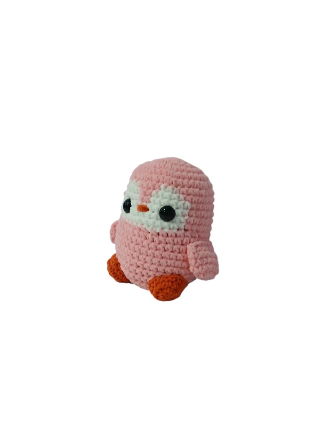 Peluche pingüino rosa en lana chenille hecho a mano a ganchillo (amigurumi). - Imagen 2