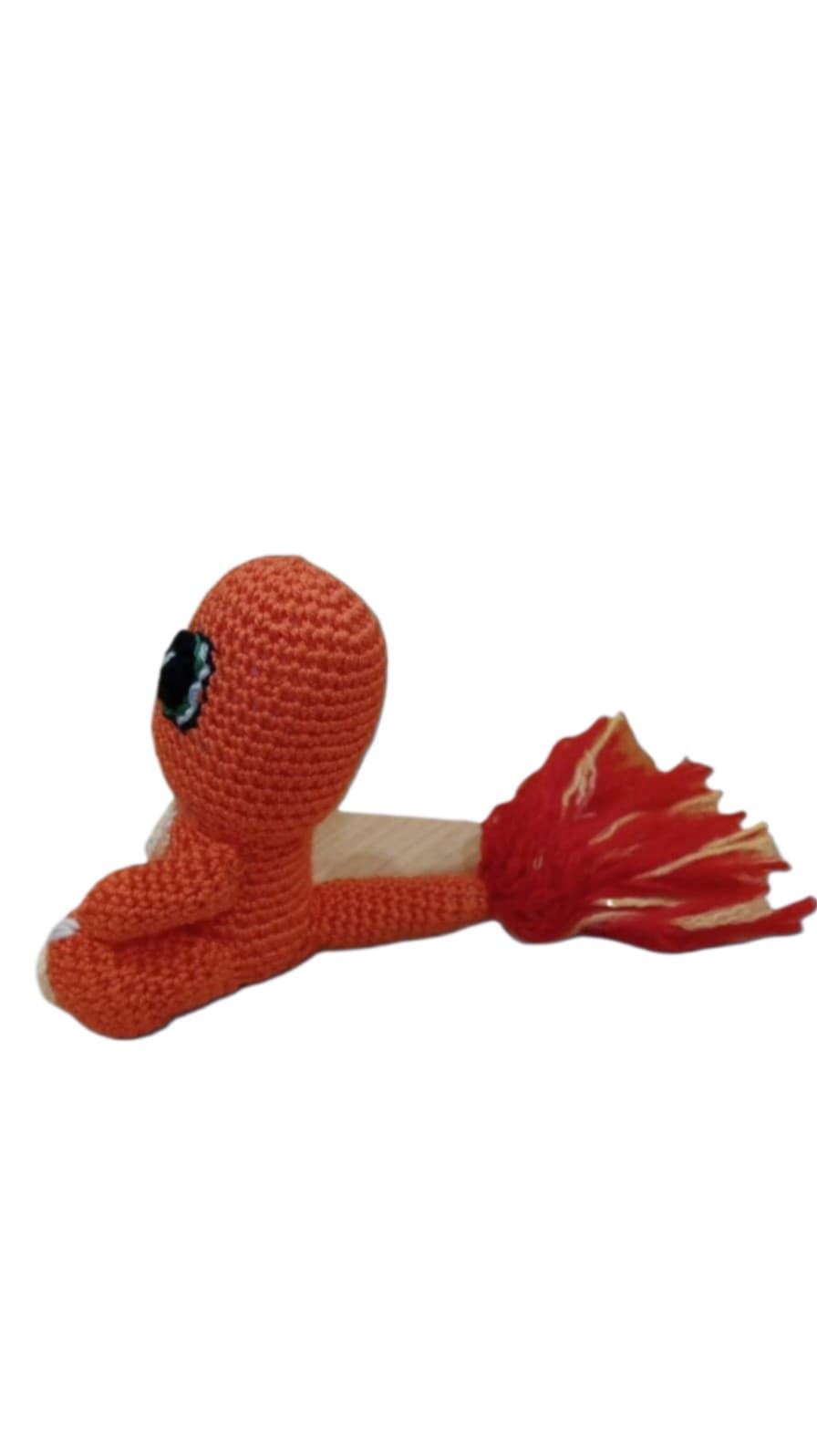 Peluche pokemon charmander hecho a mano a ganchillo (amigurumi). - Imagen 3