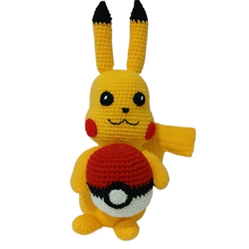 Peluche pokemon pikachu con pokeball hecho a mano a ganchillo (amigurumi). - Imagen 1