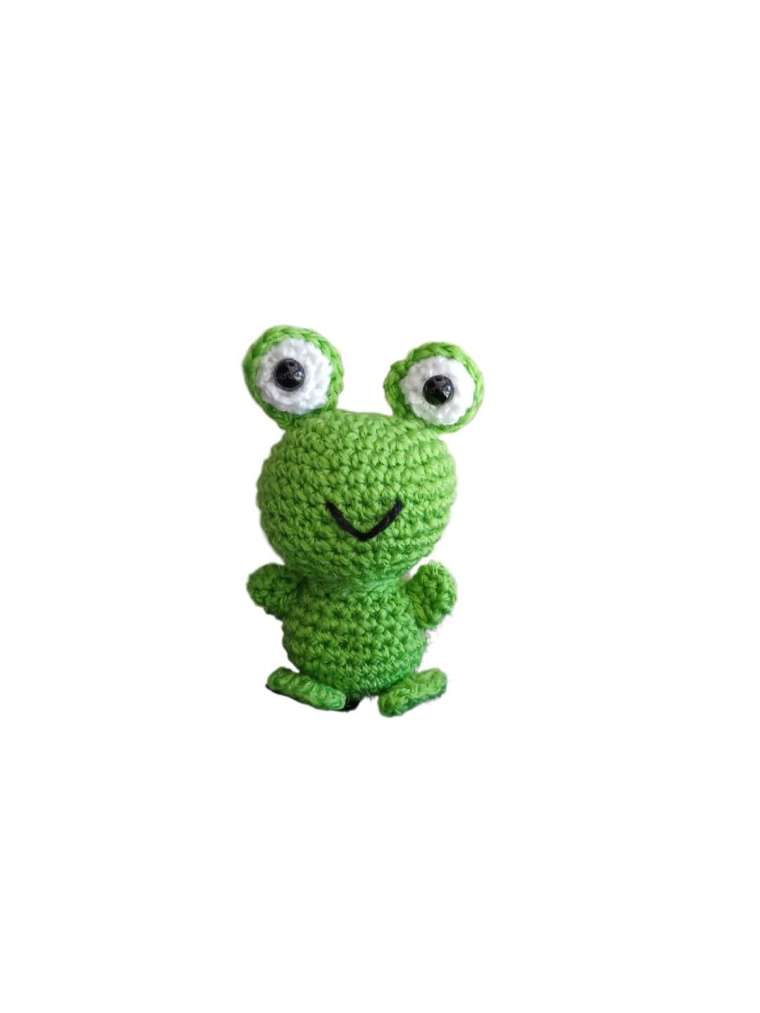 Peluche rana con corona hecho a mano a ganchillo (amigurumi). - Imagen 1