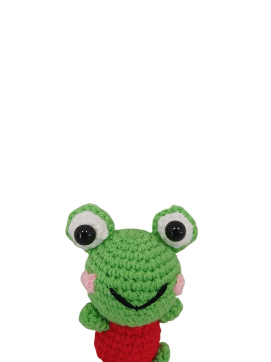 Peluche rana hecho a mano a ganchillo (amigurumi). - Imagen 4