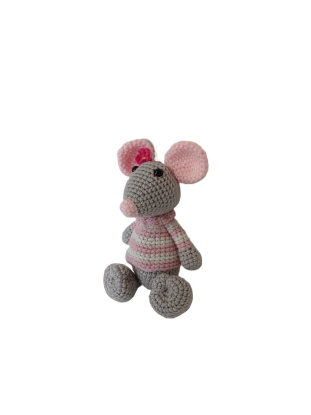Peluche ratón con jersey rosa hecho a mano a ganchillo (amigurumi). - Imagen 2