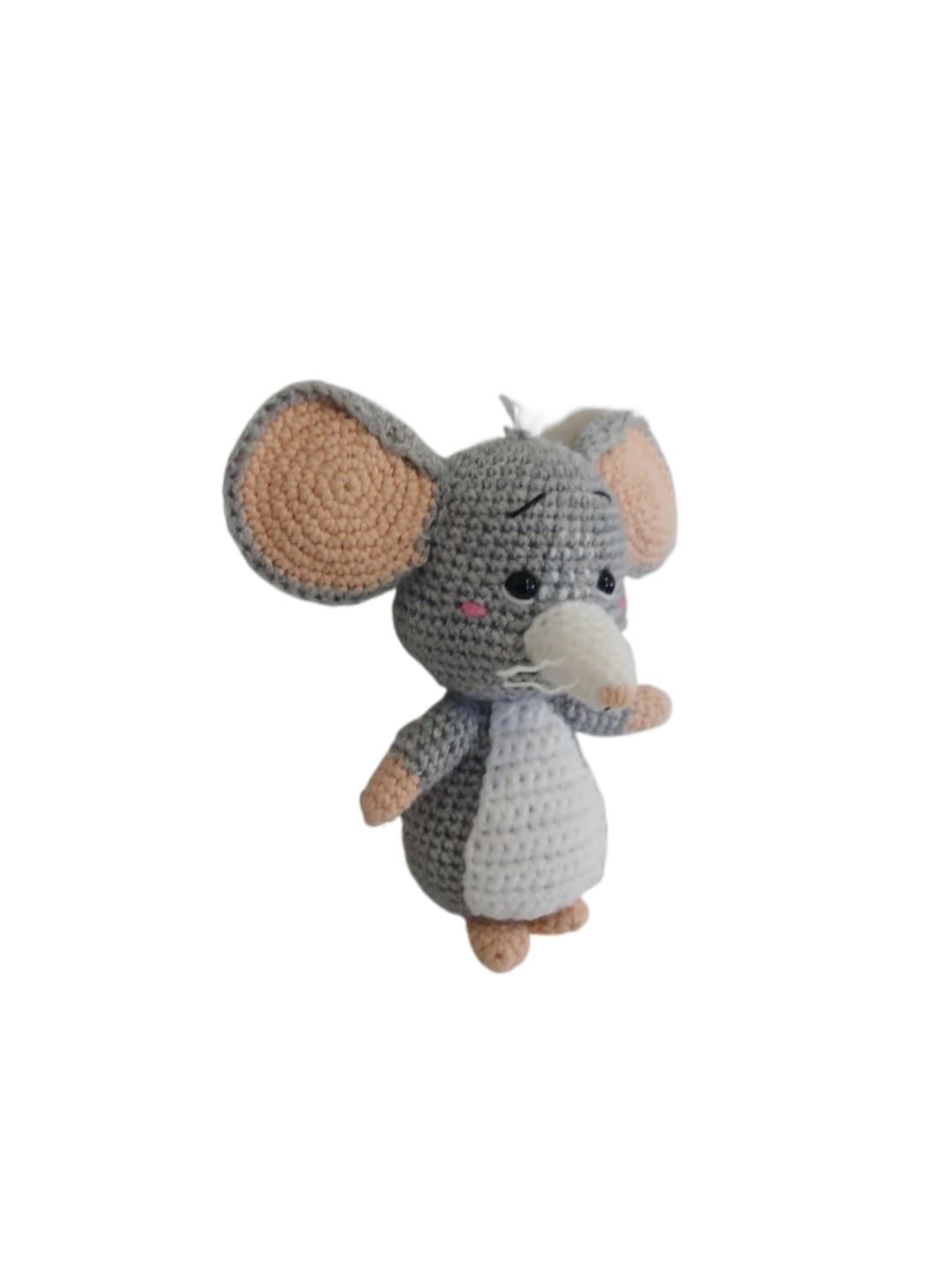 Peluche ratón con vestido rosa fucsia hecha a mano a ganchillo (amigurumi). - Imagen 2