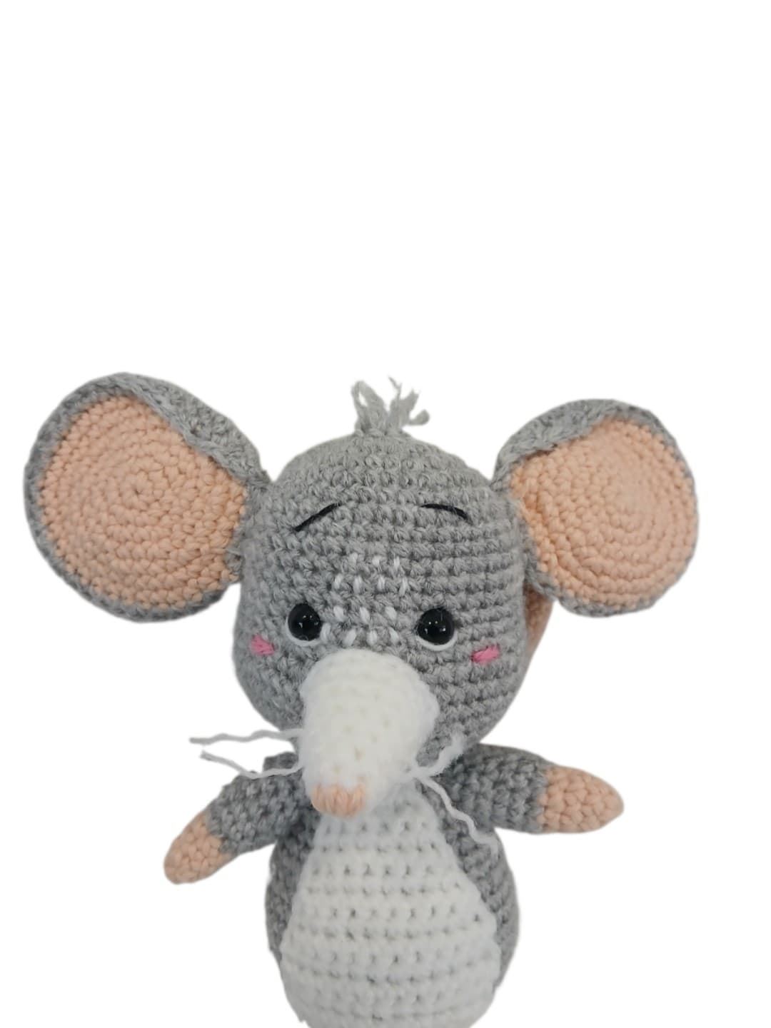 Peluche ratón con vestido rosa fucsia hecha a mano a ganchillo (amigurumi). - Imagen 4