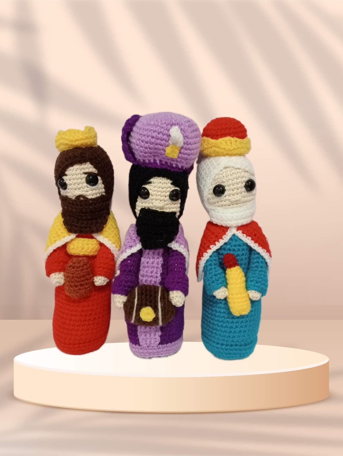 Peluche reyes magos hecho a mano a ganchillo (amigurumi). - Imagen 1