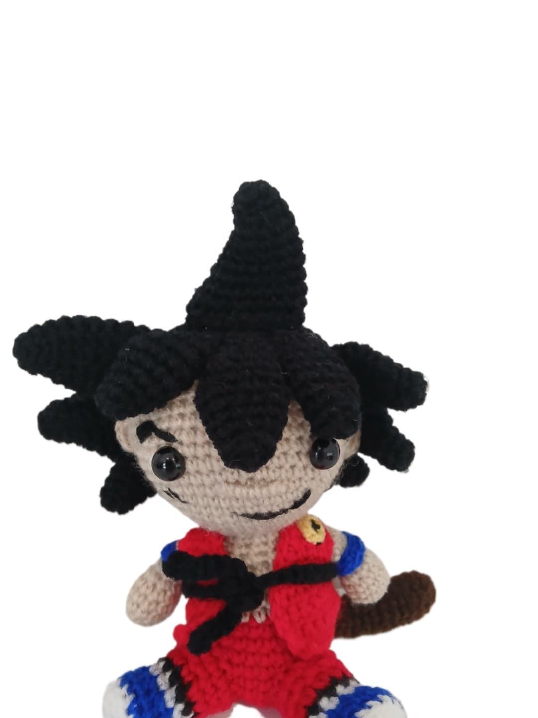 Peluche songoku dragon ball hecho a mano a ganchillo (amigurumi). - Imagen 4