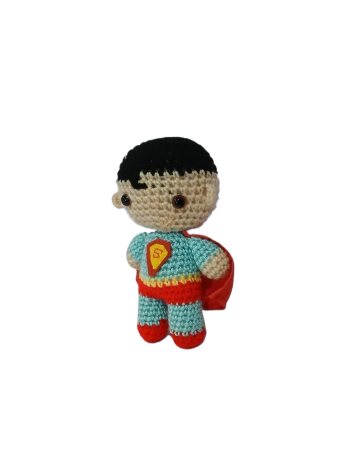 Peluche superhéroe superman hecho a mano a ganchillo (amigurumi). - Imagen 2