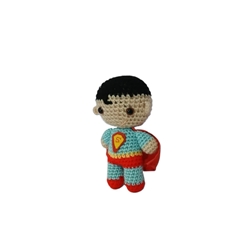 Peluche superhéroe superman hecho a mano a ganchillo (amigurumi). - Imagen 2