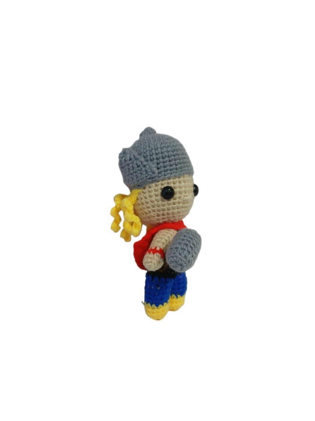 Peluche thor hecho a mano a ganchillo (amigurumi). - Imagen 3