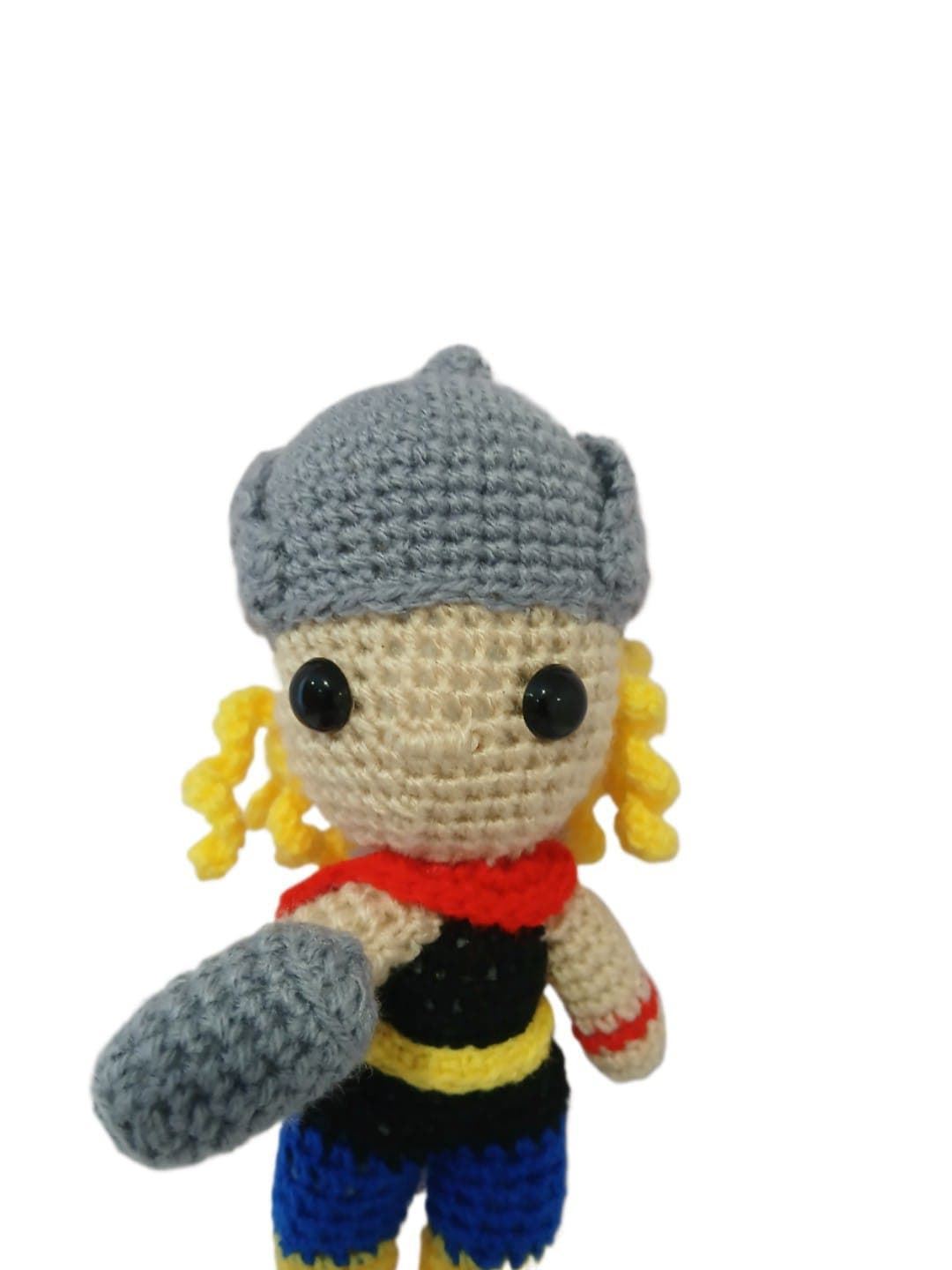 Peluche thor hecho a mano a ganchillo (amigurumi). - Imagen 4