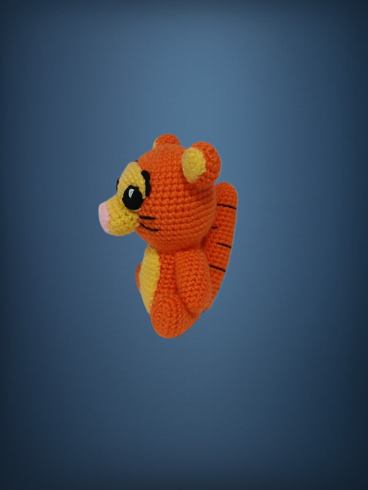 Peluche tigger winnie pooh hecho a mano a ganchillo (amigurumi). - Imagen 2