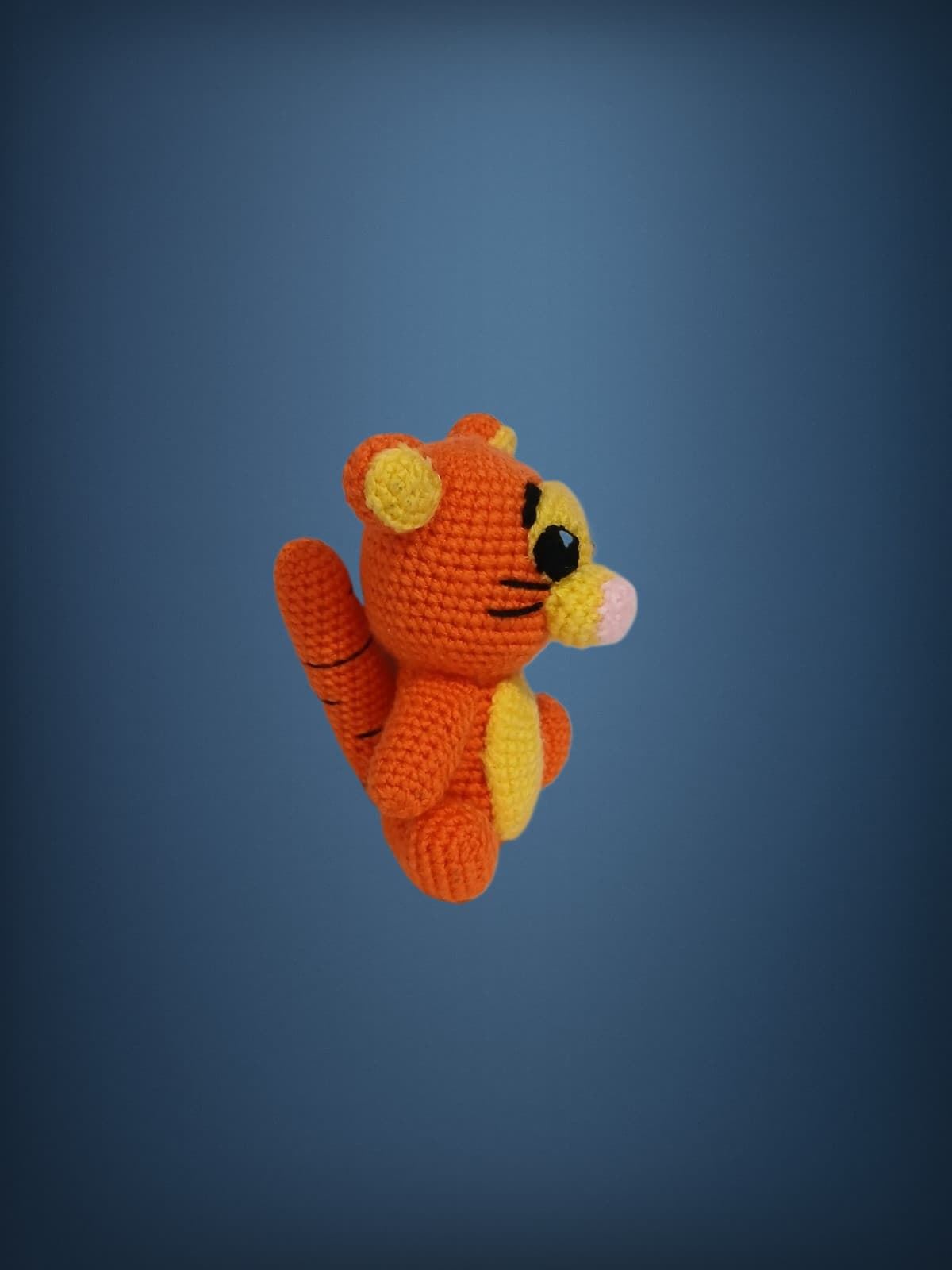Peluche tigger winnie pooh hecho a mano a ganchillo (amigurumi). - Imagen 3