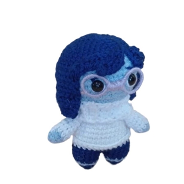 Peluche tristeza inside out del revés emociones hecha a mano a ganchillo (amigurumi). - Imagen 2