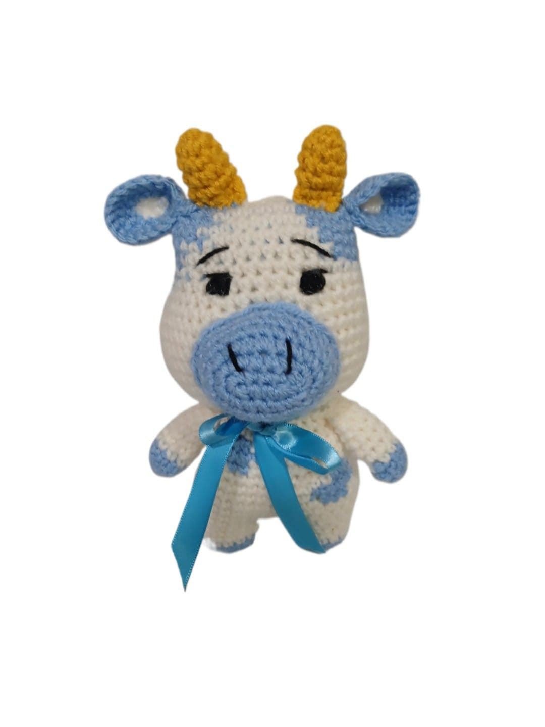 Peluche vaca blanca y azul hecha a mano a ganchillo (amigurumi). - Imagen 1