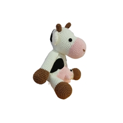 Peluche vaca hecha a mano a ganchillo (amigurumi). - Imagen 2