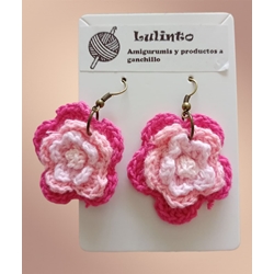 Pendientes flor tres tonos rosas hechos a mano a ganchillo. - Imagen 1