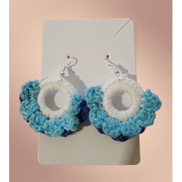 Pendientes lana de algodón azul y blanco hechos a mano a ganchillo. - Imagen 1