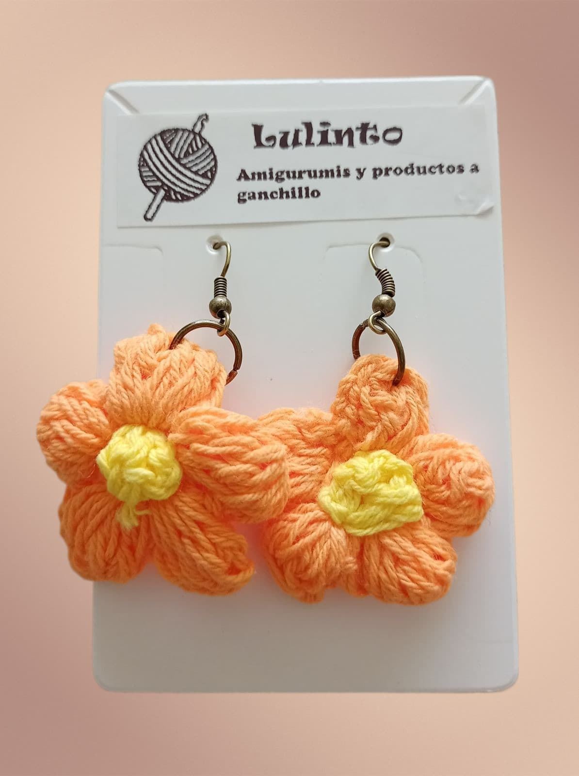 Pendientes naranja y amarillo hechos a mano a ganchillo. - Imagen 1