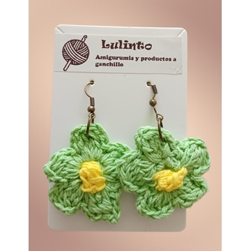 Pendientes verde y amarillo hechos a mano a ganchillo. - Imagen 1