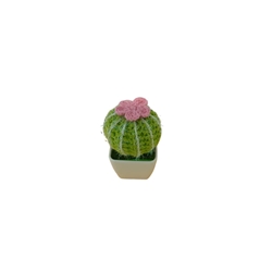 Planta cactus con tarro blanco y flor rosa hecho a mano a ganchillo (amigurumi). - Imagen 2