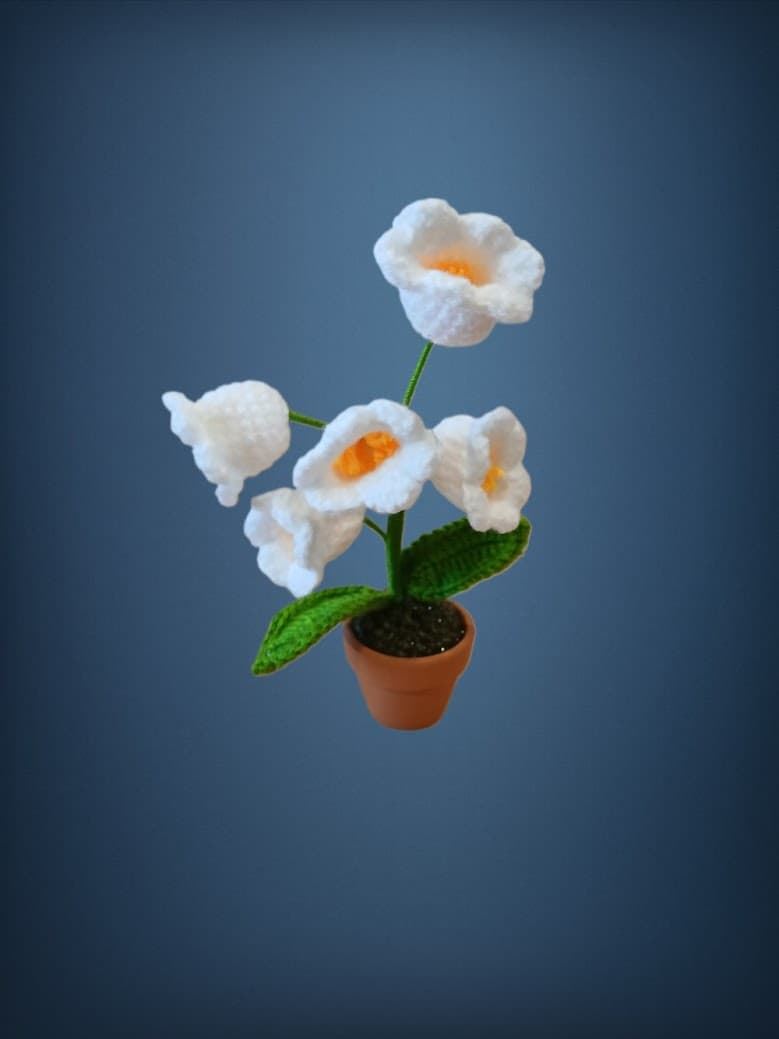 Planta con tarro barro 5 flores blancas hecha a mano a ganchillo (amigurumi). - Imagen 1