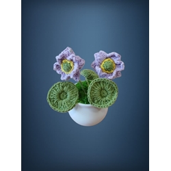 Planta con tarro blanco 2 flores lilas con hojas redondas hecha a mano a ganchillo (amigurumi). - Imagen 1